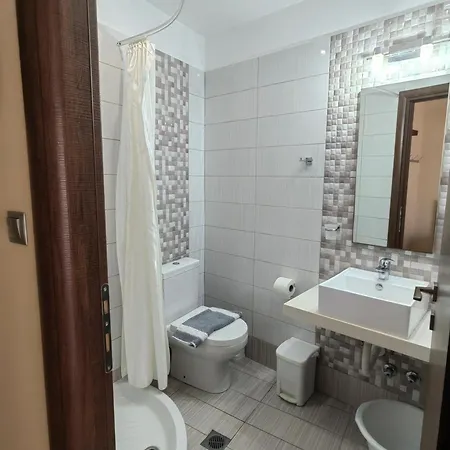 Sartoupoli * Szárti