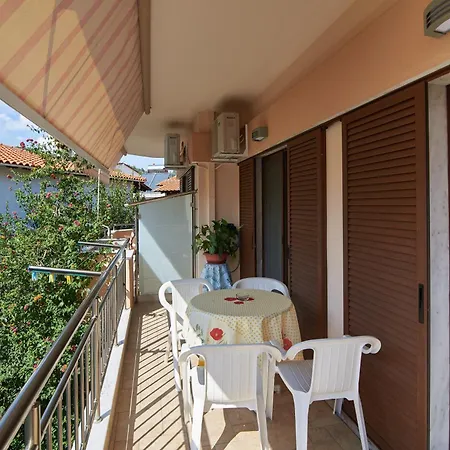 Apartman Sartoupoli *