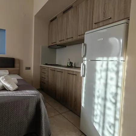 Sartoupoli * Szárti