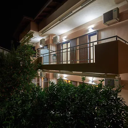 Sartoupoli Apartman *