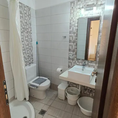 Sartoupoli סארטי